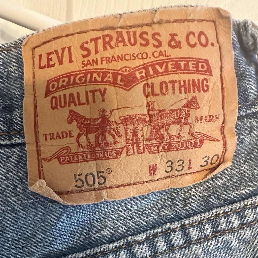 Levi’s Women 505 cut-off jean shorts W33, L30 - Picture 7 of 12